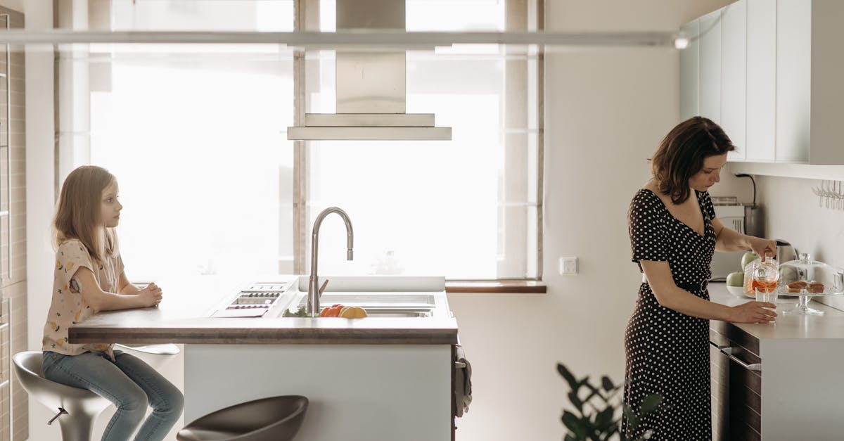 What are the 4 C's of decluttering?